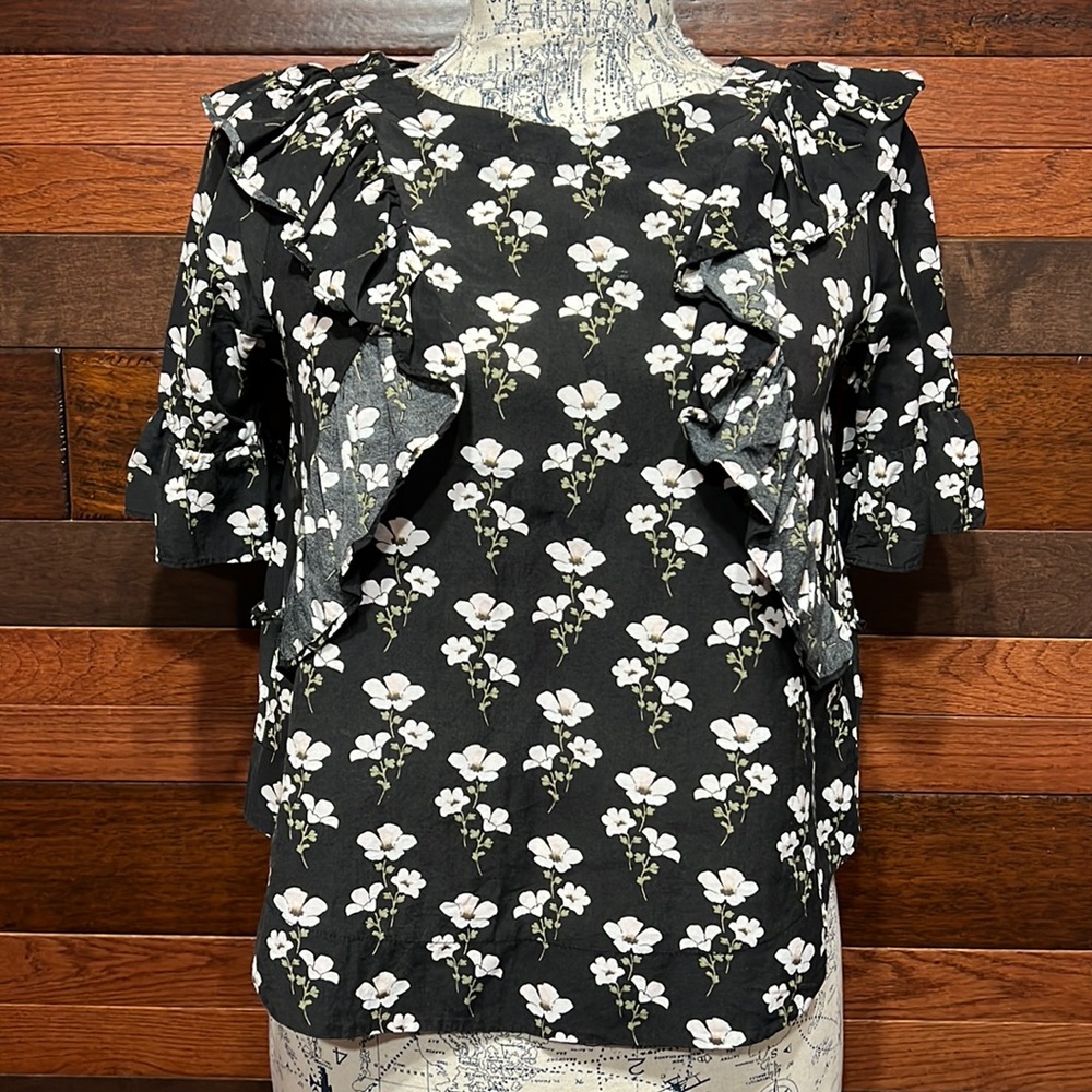 GAP Crew Neck Short Sleeve Ruffled Floral Blouse